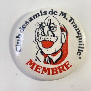 White and Red Membre Button